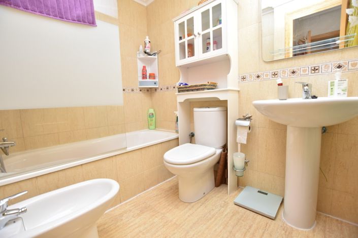 Image No.11-2 Bed Property for sale