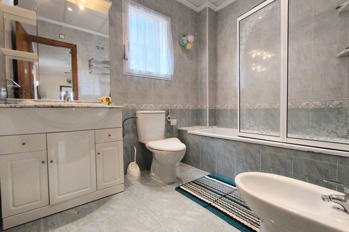 Image No.12-3 Bed Villa for sale