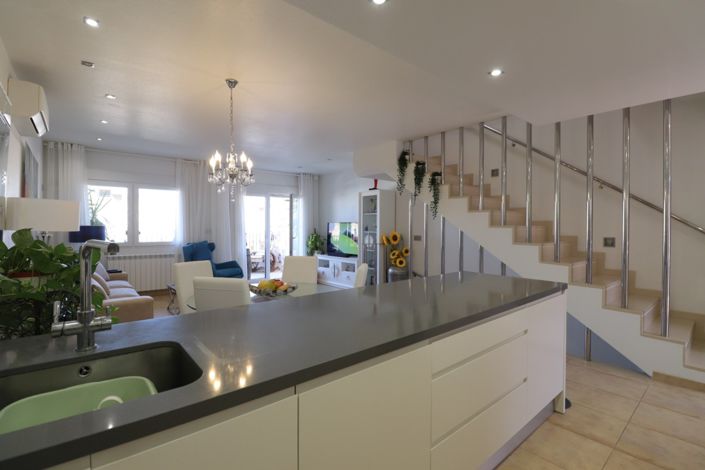 Image No.9-3 Bed Townhouse for sale