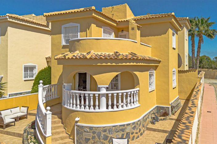 Image No.1-3 Bed Villa for sale