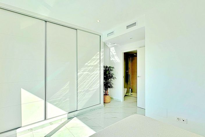 Image No.17-3 Bed Townhouse for sale