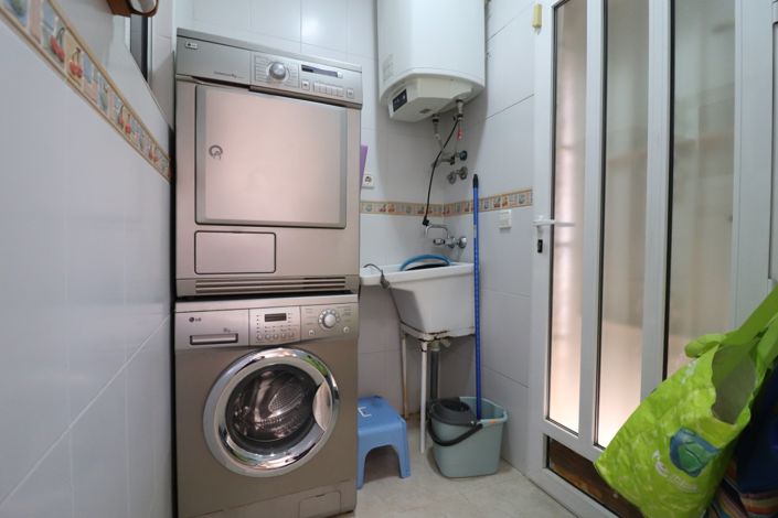 Image No.14-3 Bed Property for sale