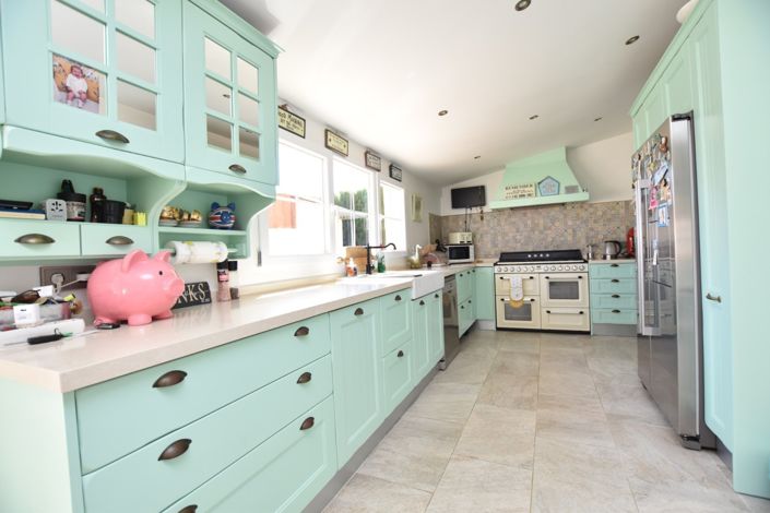 Image No.15-6 Bed Property for sale