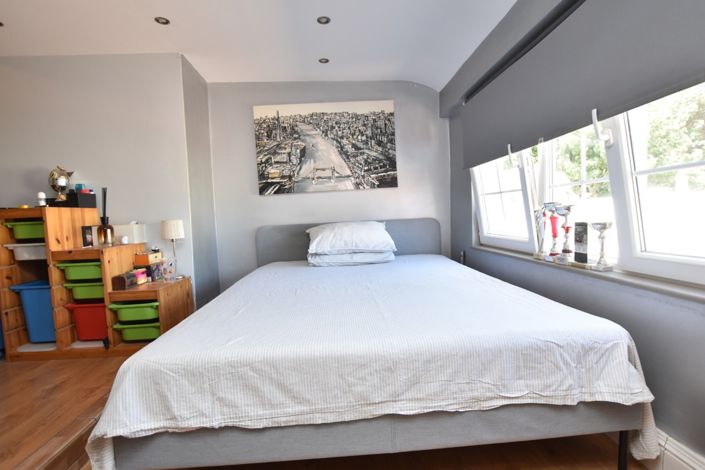 Image No.33-6 Bed Property for sale