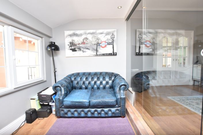 Image No.36-6 Bed Property for sale