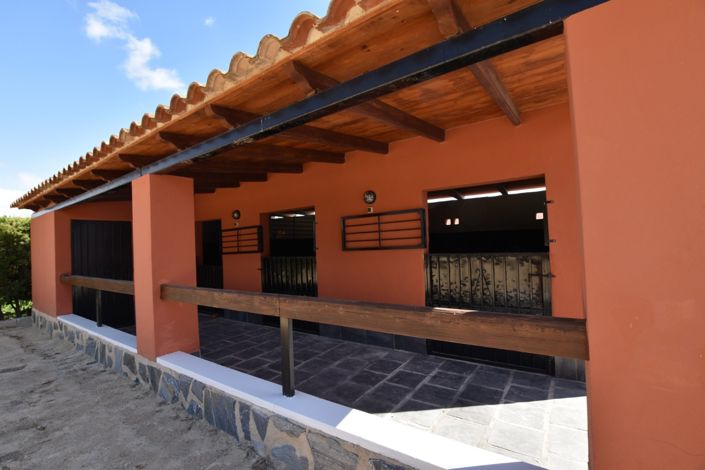 Image No.5-6 Bed Property for sale