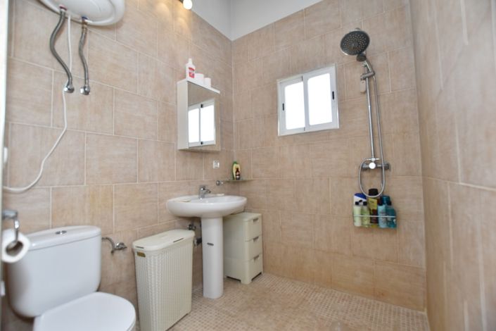 Image No.47-6 Bed Property for sale