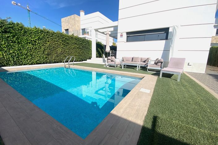 Image No.33-3 Bed Villa for sale