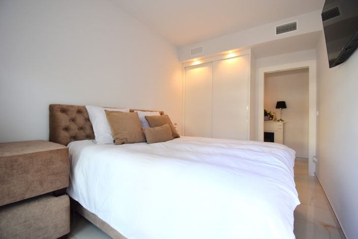 Image No.12-3 Bed Property for sale