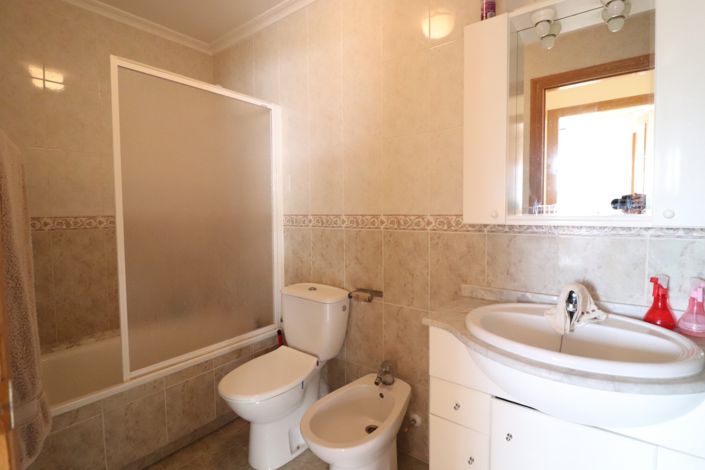 Image No.8-2 Bed Property for sale