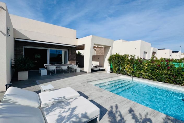 Image No.1-2 Bed Villa for sale