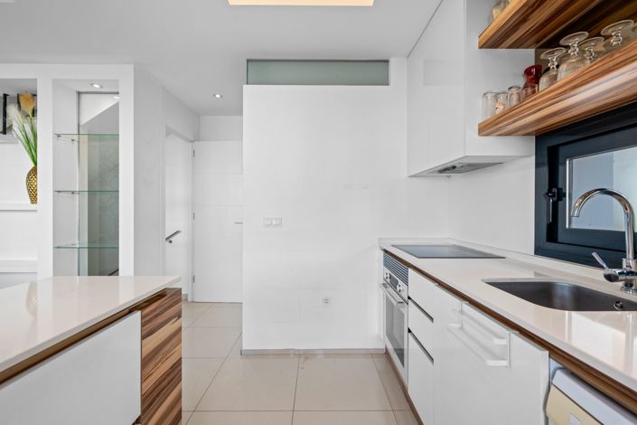 Image No.11-3 Bed Property for sale