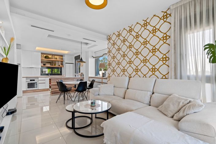 Image No.13-3 Bed Property for sale