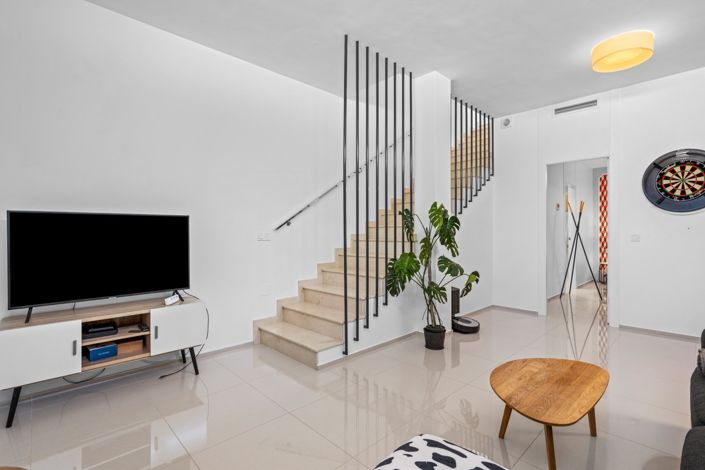 Image No.20-3 Bed Property for sale