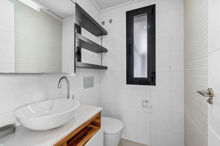 Image No.22-3 Bed Property for sale