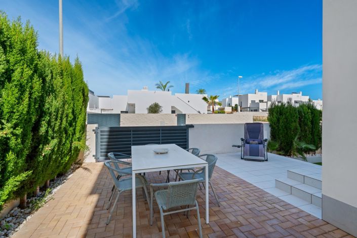 Image No.3-3 Bed Property for sale