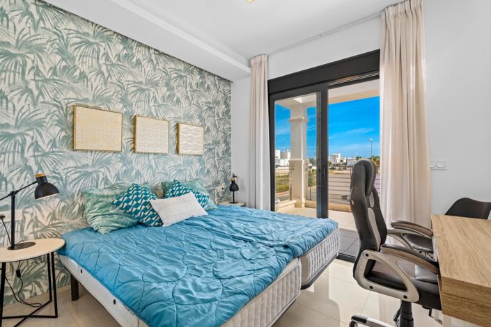 Image No.30-3 Bed Property for sale