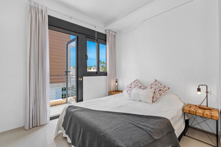 Image No.33-3 Bed Property for sale