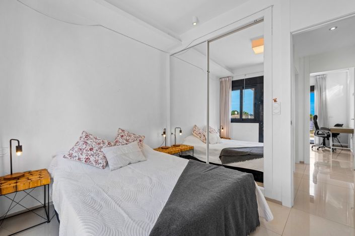 Image No.34-3 Bed Property for sale