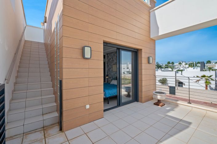 Image No.37-3 Bed Property for sale