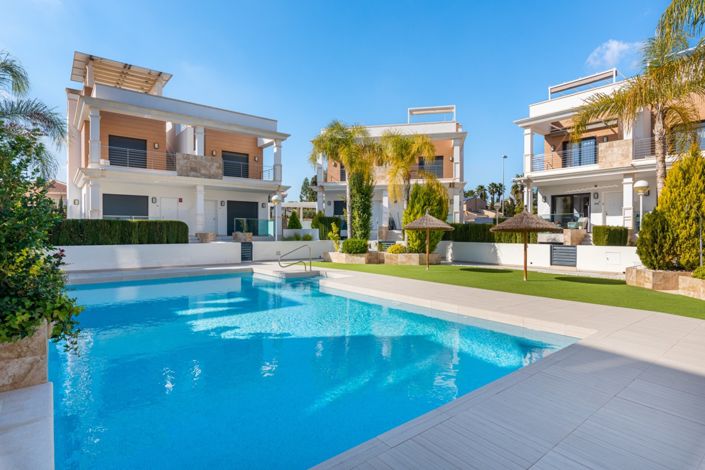 Image No.43-3 Bed Property for sale