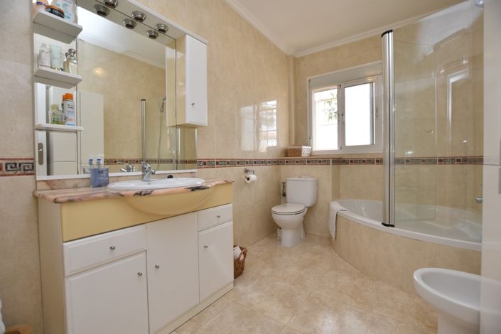 Image No.25-2 Bed Townhouse for sale