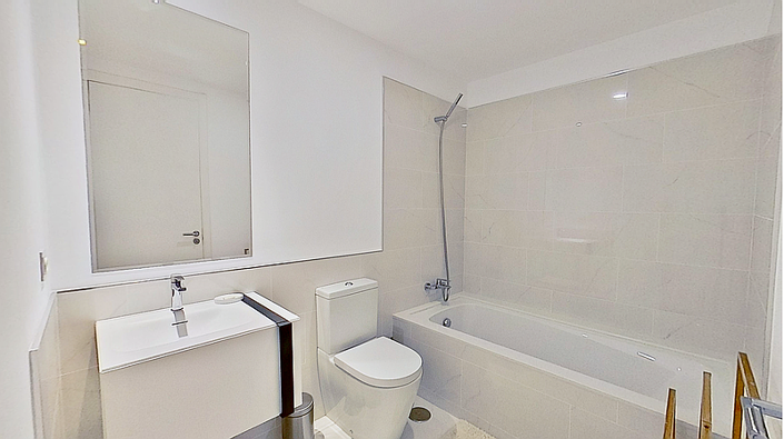 Image No.18-3 Bed Apartment for sale