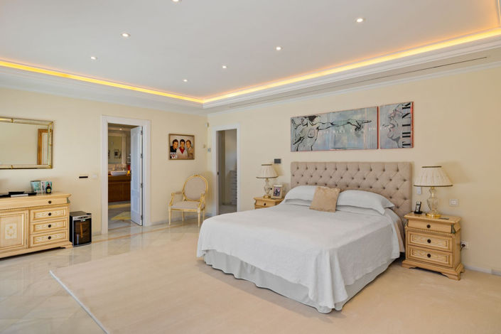 Image No.15-6 Bed Villa for sale