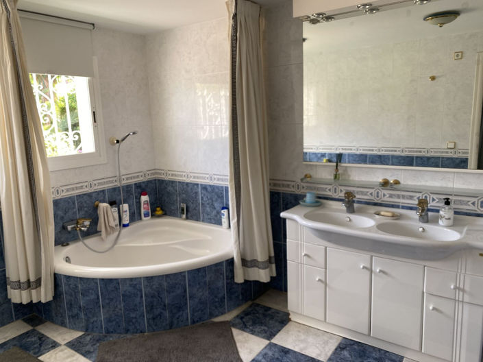 Image No.17-4 Bed Villa for sale