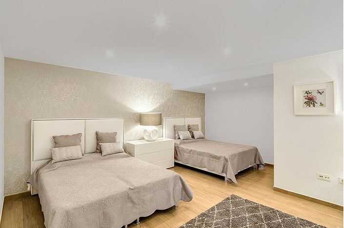 Image No.12-5 Bed Villa for sale