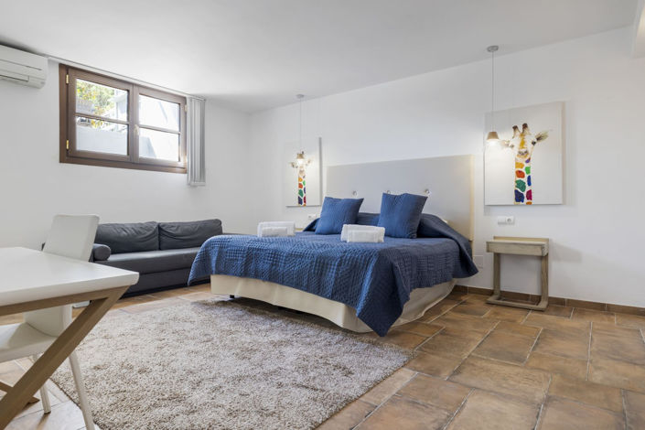 Image No.23-5 Bed Townhouse for sale