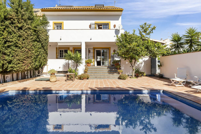 Image No.1-4 Bed Villa for sale