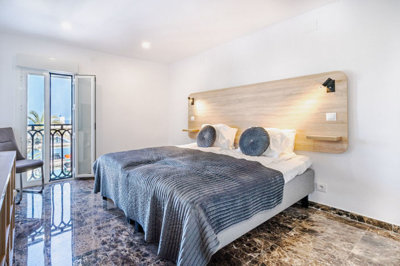 1211la-duquesamalagamiddle-floor-apartment10