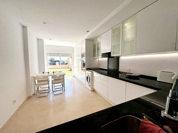 Image No.12-3 Bed Property for sale