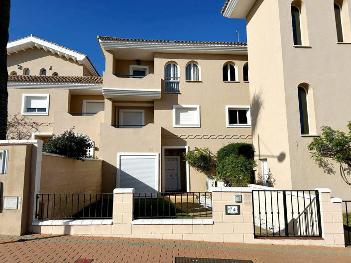 Image No.19-3 Bed Property for sale