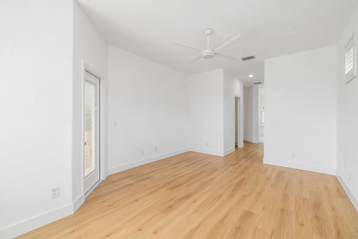 Image No.44-4 Bed House for sale