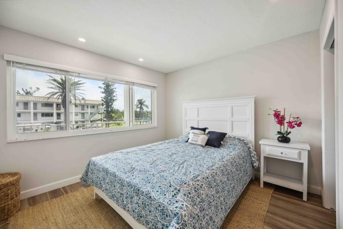 Image No.28-2 Bed Condo for sale