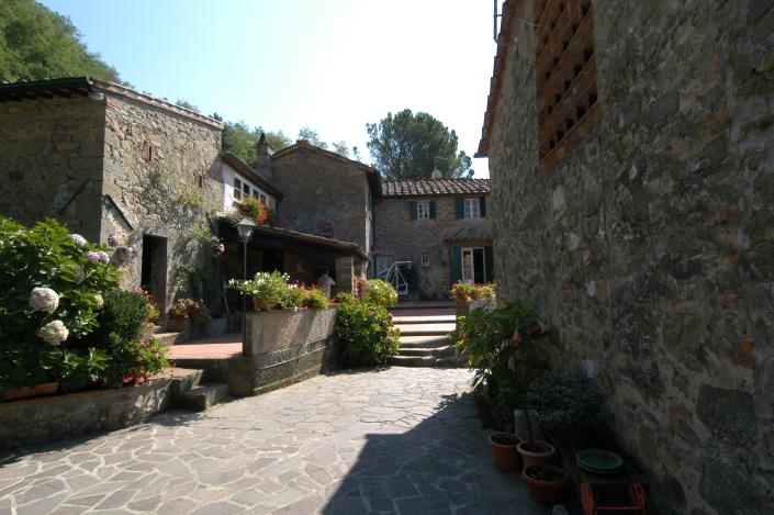 Image No.5-6 Bed Country Property for sale