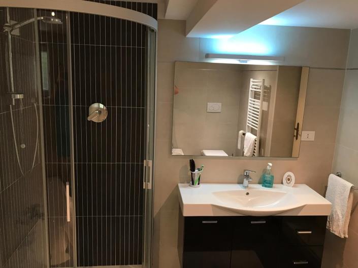 Image No.12-2 Bed House for sale