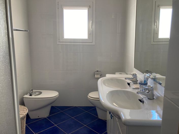 Image No.11-2 Bed Townhouse for sale