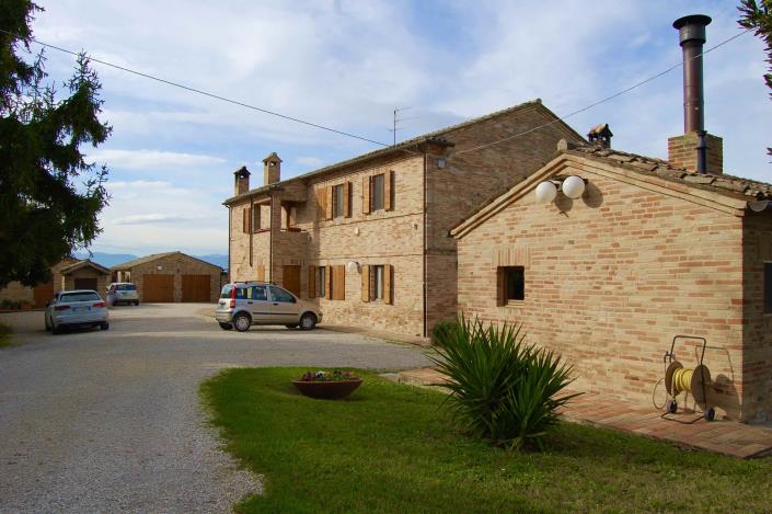 Image No.2-6 Bed Country House for sale