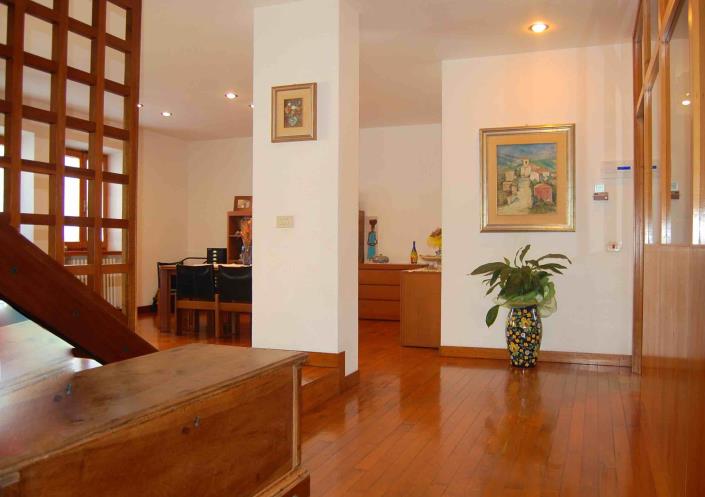 Image No.11-6 Bed Country House for sale