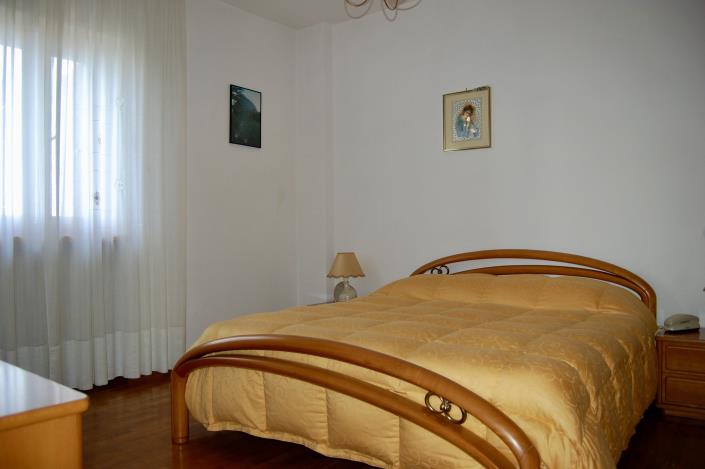 Image No.18-6 Bed Country House for sale