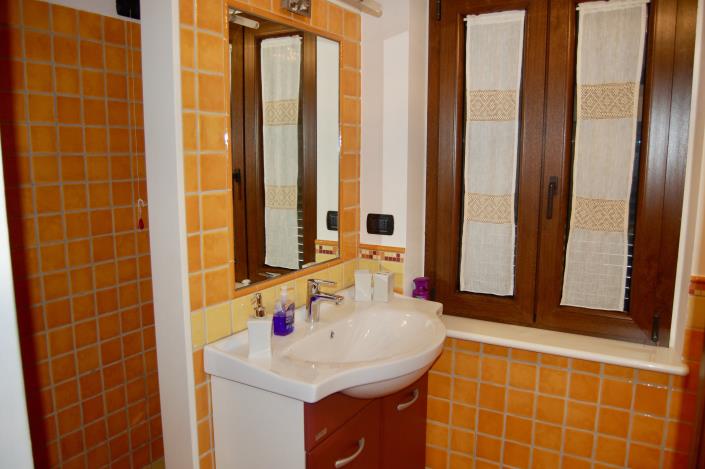 Image No.15-3 Bed Country House for sale