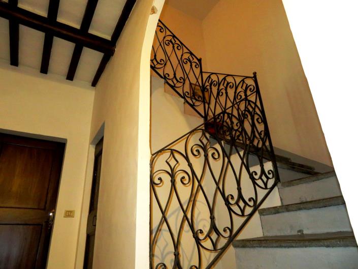 Image No.13-6 Bed Townhouse for sale