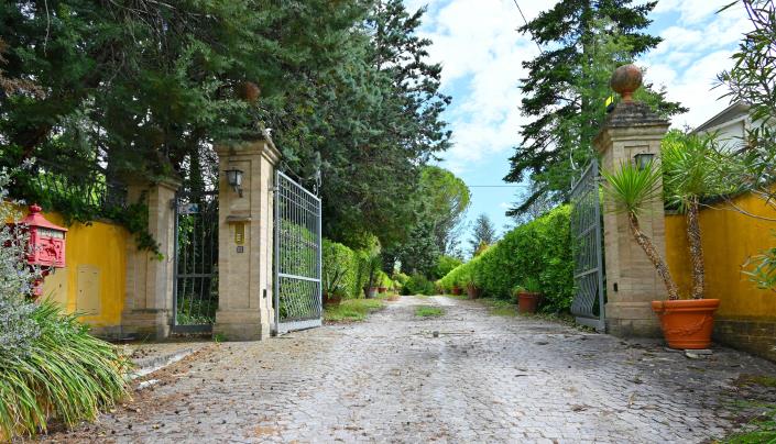 Image No.2-6 Bed Villa for sale