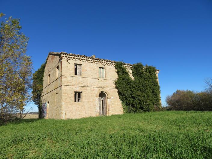 Image No.6-4 Bed Farmhouse for sale