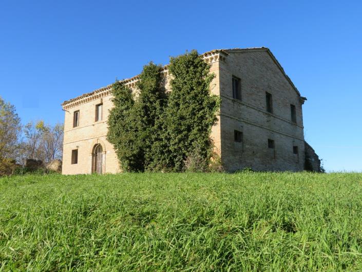 Image No.1-4 Bed Farmhouse for sale