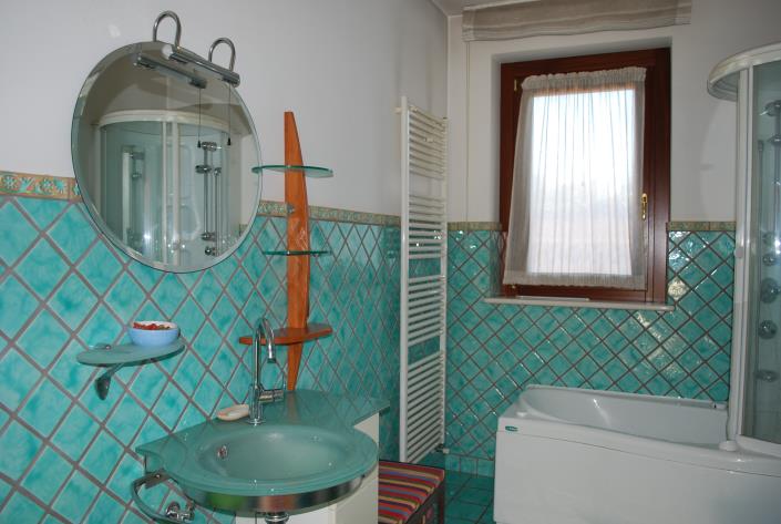 Image No.17-3 Bed Semi-Detached for sale