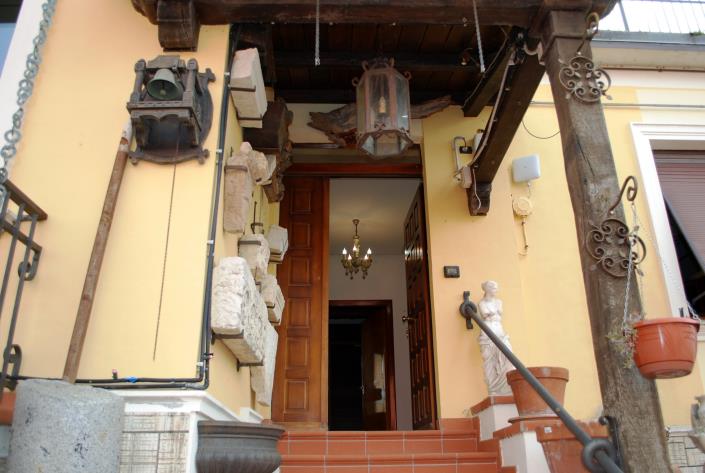 Image No.6-3 Bed House for sale